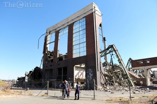 Rescue workers stand in front of the collapsed power park building, Soweto, 26 June 2014. The building collapsed yesterday morning. Picture: Tracy Lee Stark
